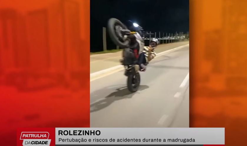 Pol Cia Identifica Homem Que Empina Moto Em Frente A Posto Policial Na