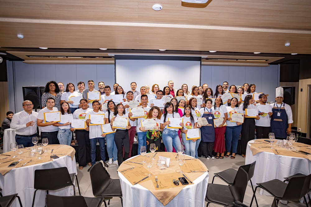 Mais de 40 jovens de Mãe Luíza são formados gratuitamente em cursos  profissionalizantes de Gastronomia e Gestão no Senac Barreira Roxa - Blog  do FM